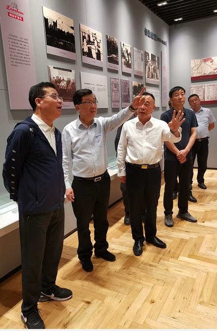 1600330136925446.jpg 穷二代群而且.jpg